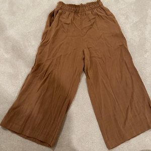 Light brown H&M Gaucho Pants with pockets!